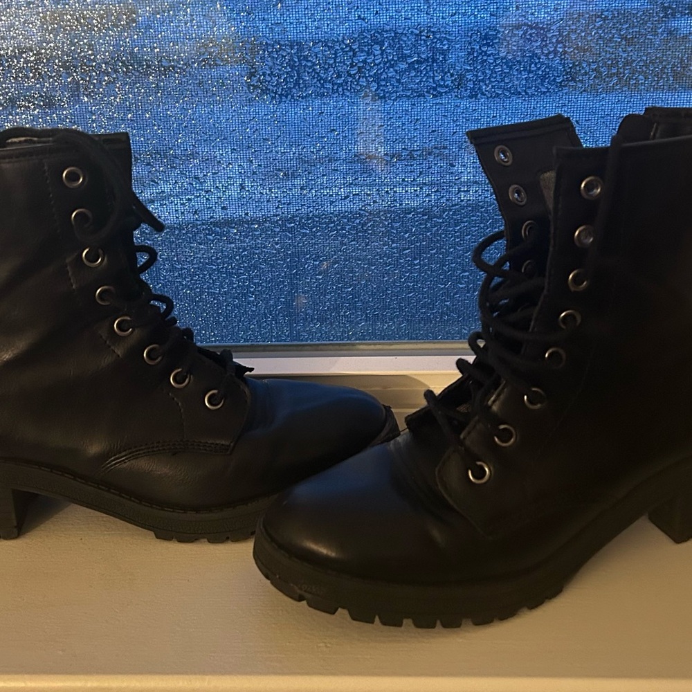 Madden Girl Black Lace-Up Ankle Boots Eloise Sz 8